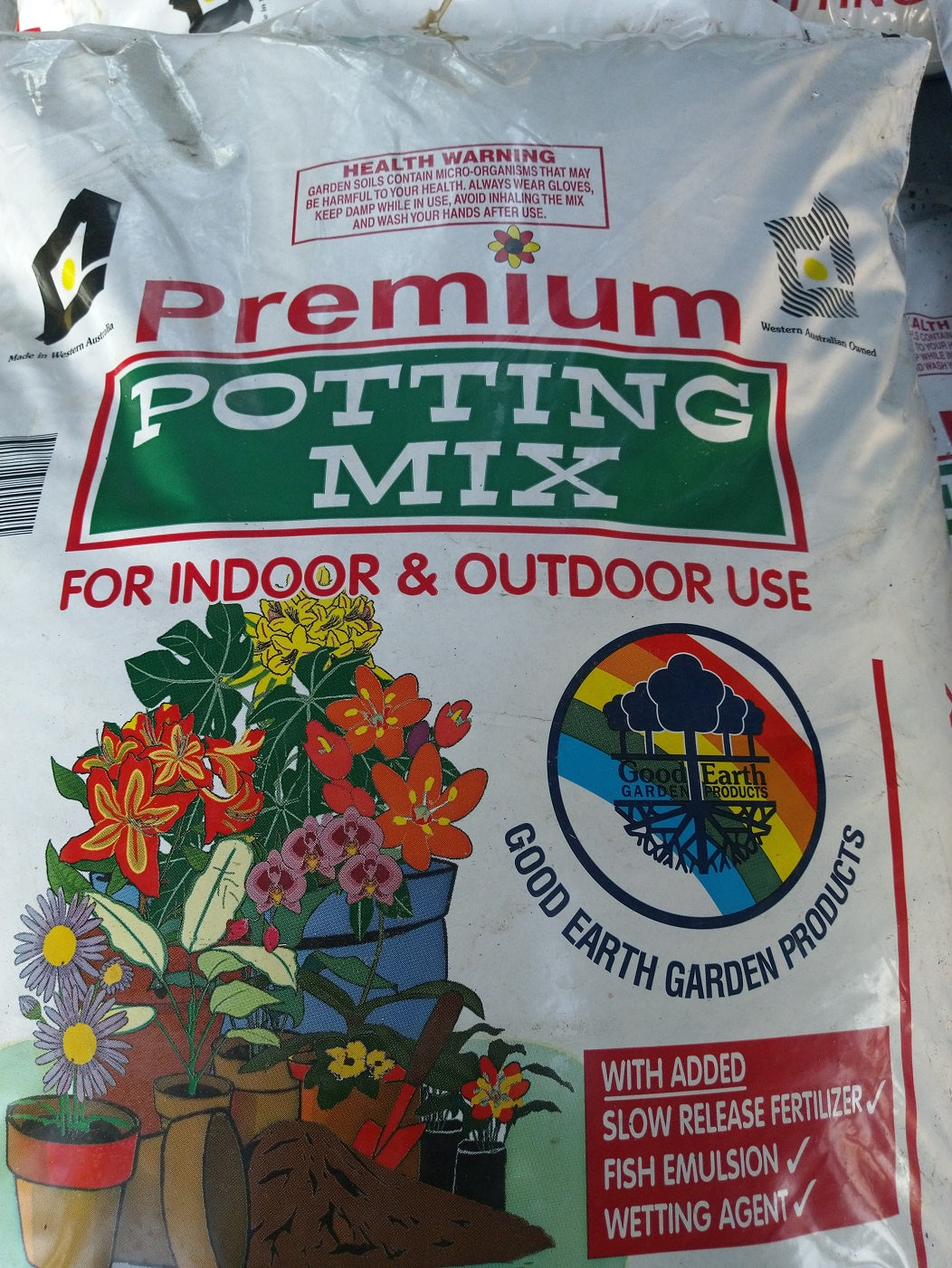 inhaling potting mix PREMIUM POTTING MIX WITH FISH FERT & WETTING AGENT 30LTR – Narrogin Valley  Stockfeed